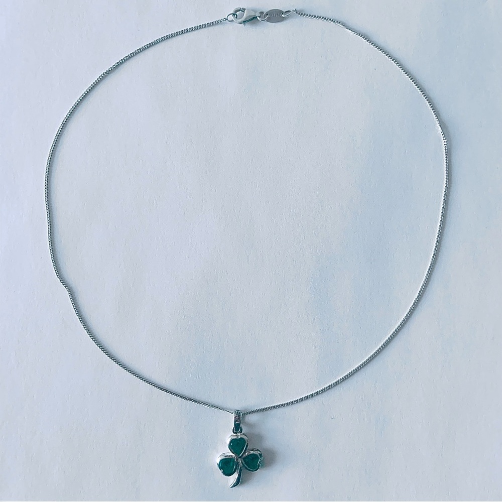 925 Sterling Silver and Emerald Green Gem Stone Lucky Clover Good Luck Charm